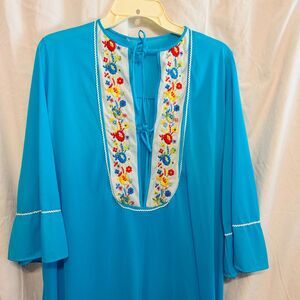 #8153 WOMENS VINTAGE BLUE NIGHTGOWN SIZE SM EMBROIDERY FRONT LONG SLEEVE  NYLON